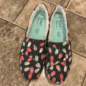 Toms Christmas shoes never worn
